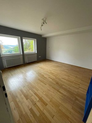 Über den Dächern von  Bad Kissingen, Helle 2-Zimmer-Wohnung mit EBK