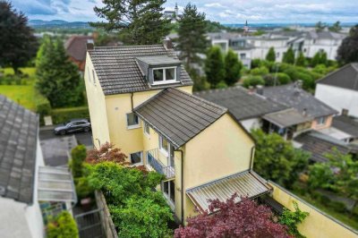 Willkommen zuhause: Sanierter Altbau mit sichtgeschütztem Garten nahe Siegburg-Zentrum