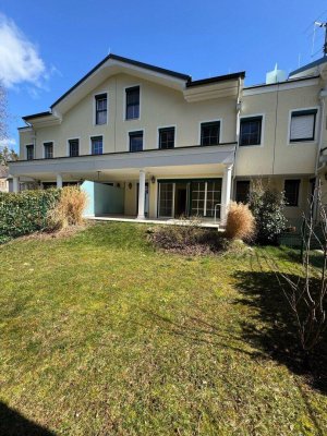 Modernes Reihenhaus mit 4 Zimmern, Atelier, Terrasse, Balkon, Dachterrasse, Garten und 2 Carport-Stellplätzen