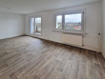 **JETZT EINZIEHEN**3-Zimmer-Wohnung // Balkon // 4.OG // Fahrstuhl // Bad + Wanne // ab sofort