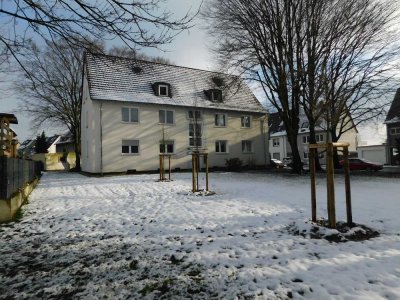 Familienfreundliche neu renovierte Erdgeschosswohnung mit Balkon!