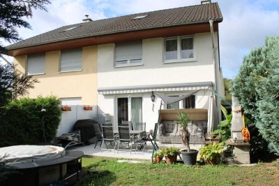 Freundliche u. gepflegte DHH mit Garten und Garage