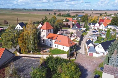 Ehemalige Kirche umgebaut zu 4 Wohneinheiten - voll vermietet