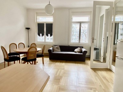 Helle 2 Zimmer Wohnung im Altbau