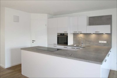 Neubau-Erstbezug im KFW 55 Haus. Schicke 3 Zimmer mit toller Nolte-EBK, Balkon & TG-Stellplatz!