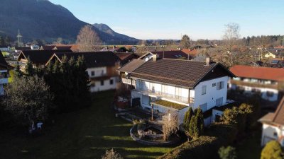 Wohnhaus mit traumhaften Baugrundstück in Grassau