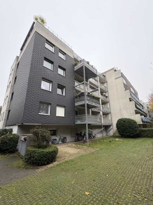 Sanierungsbedürftige,  4-Zimmer-Wohnung in Köln-Rodenkirchen