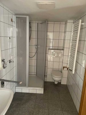 Schöne Altbau-Wohnung mit renoviertem Bad und eigenem Keller