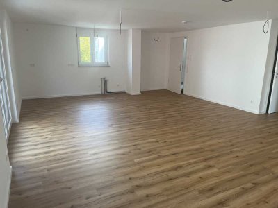 ++ Junges Glück -Ideal für Paare oder Kleinfamilie  ++ 3 ZW im 1. OG, Aufzu, Balkon u. Tiefgarage ++