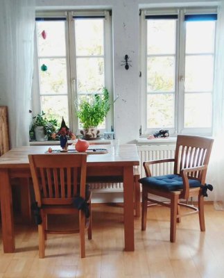 2-Zimmer-DG-Wohnung in historischer Atmosphäre in Nähe der Gögginger Hessing-Klinik.