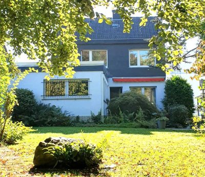 Einfamilienhaus in Aachen Haaren mit traumhaftem Garten provisionsfrei von privat zu verkaufen.