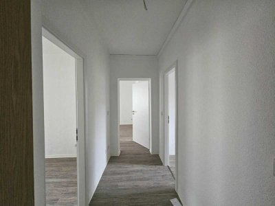 *Platz für 2 Kinder* - Sanierte 4-Raumwohnung in ruhiger Lage mit Balkon und Wannenbad