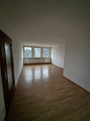 Lichtdurchflutete 4,5-Zimmer Dachgeschosswohnung mit großem Balkon - Zentral in Rellinghausen