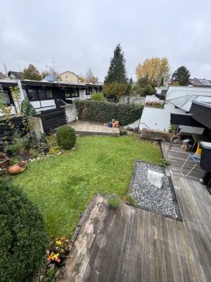 Gepflegtes Reihenmittelhaus mit EBK, Terrasse und Garten sowie Einzelgarage in 71139 Ehningen