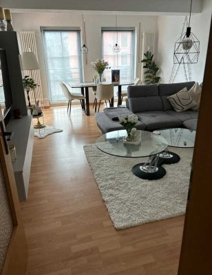 Zentrumsnahe OG-Wohnung mit Südbalkon und 2 Stellplätze