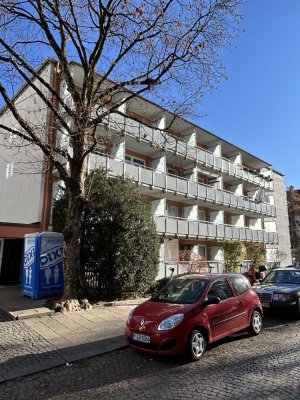 Zentral gelegenes 1-Zimmer-Apartment mit Balkon und separaten Büroraum in gepflegter Wohnanlage