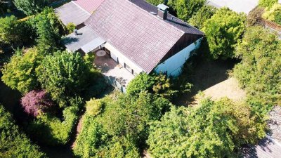 Freistehendes EFH in toller Lage mit großem Garten, Terrasse und Garage mit Modernisierungsbedarf