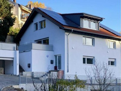 Gehobene 2-Zimmer-Einliegerwohnung mit EBK, Tageslichtbad und Stellplatz in Heidelberg-Ziegelhausen