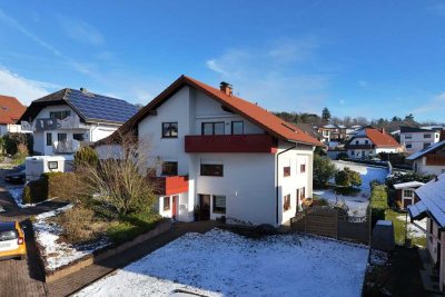 Gemütliche Dachwohnung mit Weitblick nahe Aartalsee - Balkon, Carport, Ruhe