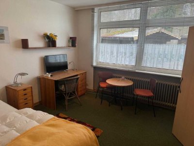 1 Zimmer Apartment/Einliegerwohnung mit separatem Eingang, möbliert in der Tiergartenbreite!