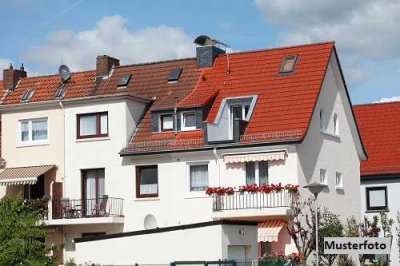 Platz für Alle + 2-Familienhaus mit Garage +