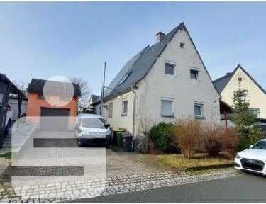 Einfamilienhaus mit Garage in Selbitz