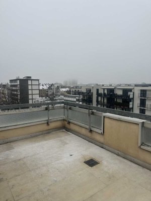 Exklusive 3-Raum-Penthouse-Wohnung mit Balkon und Einbauküche in Offenbach am Main