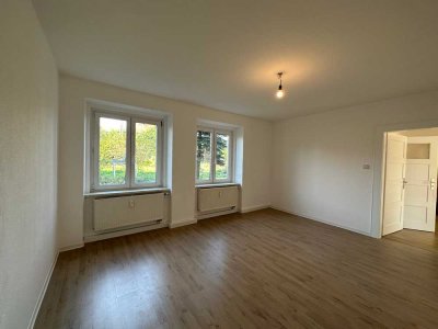 Renoviert und ab sofort bezugsfertig! 3 Raum Erdgeschosswohnung in der Fritz-Ebert-Straße!