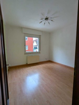 2-Zimmer-Hochparterre-Wohnung mit EBK in Heilbronn Böckingen