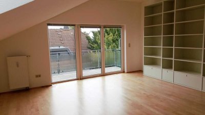 Stilvolle, vollständig renovierte 2-Zimmer-Dachgeschosswohnung mit Einbauküche in Bergisch Gladbach