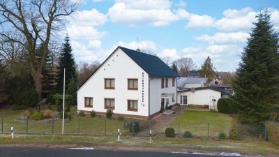 Großes 2-Familienhaus mit Nebengebäude und Garagen
in angenehmer Nachbarschaft von Hörsten