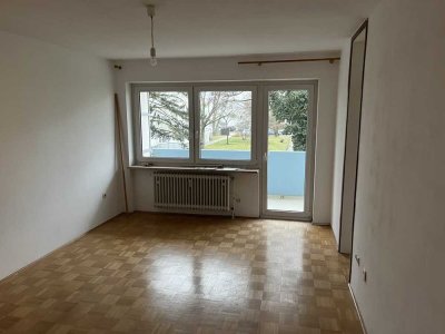 1-Zimmer-Wohnung mit Balkon und Einbauküche in Germering