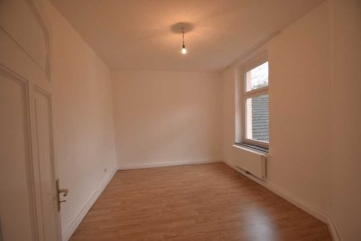 *** Kleine Wohnung mit Altbau-Charme in Essen-Kupferdreh ***