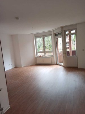 Sanierte 1-Raum-Erdgeschosswohnung mit EBK in Düsseldorf