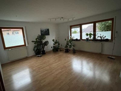 3 Zimmer Wohnung in Unterschneidheim
650 € kalt - 83 m² - 3.0 Zi.
für Nichtraucher u. ohne Haustiere