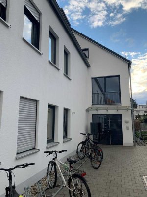 Außergewöhnliche 2-Zimmer-DG-Wohnung mit gehobener Innenausstattung mit Einbauküche in Ingolstadt