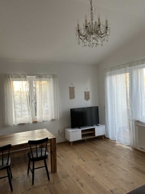 Exklusive 2-Zimmer-Wohnung mit luxuriöser Innenausstattung mit Balkon und Einbauküche in Stegaurach