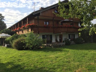 Wunderschöne Wohnung mit Garten und Bergblick