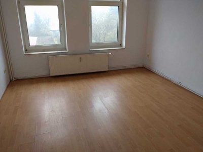 Renovierte 3-Raum-Wohnung mit Einbauküche in Neumünster