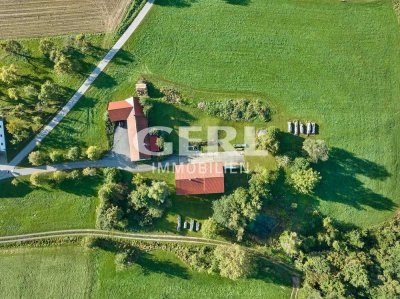 Ehemalige Hofstelle mit Nebengebäude und großzügigen Wald- & Wiesengrundstücken