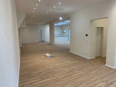 Außergewöhnliche 2-Raum-Loft-Maisonettewohnung mit großer Terrasse im Herzen von Käfertal