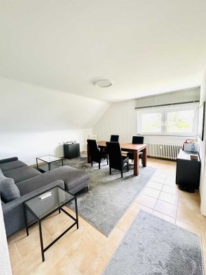 Möbilierte, vollständig renovierte 2-Zimmer-DG-Wohnung in Köln Brück