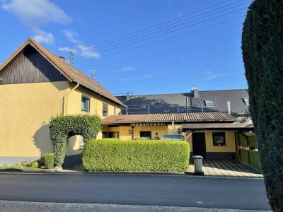 **Hübsches, kleines Wohn- oder Ferienhaus mit Carport in der Eifel **