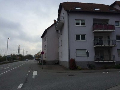 Stilvolle, gepflegte 4-Zimmer-DG-Wohnung mit Balkon und Einbauküche in landstuhl