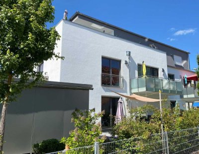 Im Grünen und doch zentral - 2 Zimmerwohnung mit großen Balkon in Freising-Stadt/Isarauen