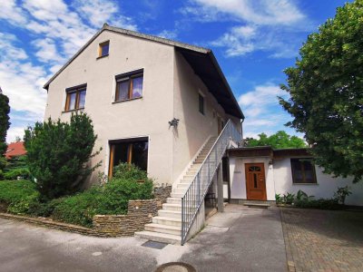 DB IMMOBILIEN | Traumhaftes, ca 2700m² großes (Bau-) Grundstück mit Zweifamilienhaus und idyllischem Garten mit Altbaumbestand!