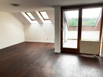 Schöne 3,5 Zimmer-Wohnung "am Golfplatz" mit Parkplatz & Balkon