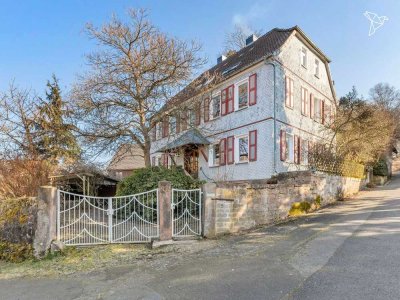 VILLA MIT CHARAKTER � Historisches Anwesen mit großem Garten in Biebergemünd!