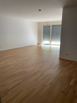 *** Ab sofort *** Großzügige und exklusive 2 Zimmer-Wohnung mit Terrasse und EBK