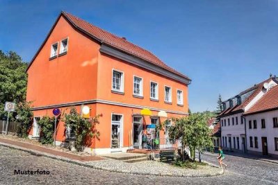 Mehrfamilienhaus mit Kiosk